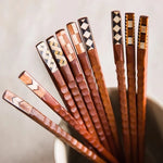 Laden Sie das Bild in den Galerie-Viewer, Gohobi 5 pairs of Japanese Wood chopsticks - Mixed Wood
