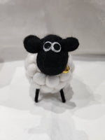 画像をギャラリービューアに読み込む, Sue Felt Wool Sheep - White
