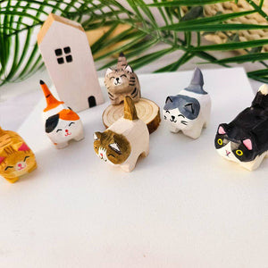 Gohobi Handcrafted Wooden Dogs and Cats Ornament: White and Orange Cat