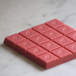 Laden Sie das Bild in den Galerie-Viewer, Raspberries &amp; Cream. White chocolate w. raspberries 50g bar
