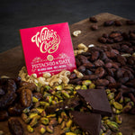 Laden Sie das Bild in den Galerie-Viewer, Pistachio &amp; Date. 100% cacao. No added sugar. Vegan. 50g bar
