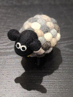 画像をギャラリービューアに読み込む, Simon Felt Wool Sheep - Mixed Gray
