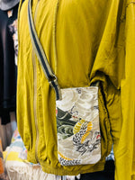 Laden Sie das Bild in den Galerie-Viewer, Beige and Green Dragon One-off Bespoke Phone Crossbody Bag
