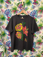 Carica l&#39;immagine nel visualizzatore di Gallery, Lotus Flower Black T-shirt
