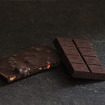 Laden Sie das Bild in den Galerie-Viewer, Hazelnut Raisin. Dark chocolate. Vegan. 50g bar
